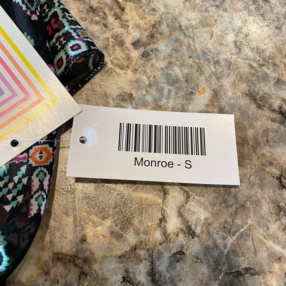 LuLaRoe Monroe Sheer Fringed Kimono NWT - Picture 7 of 8